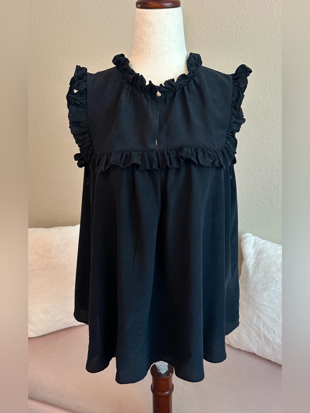 VTG Kate Spade New York Blouse Size M Black Clasp Neckline Sleeveless Ruffle Top